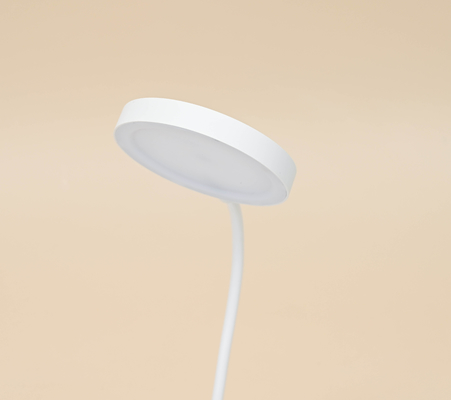 โคมไฟโต๊ะ LED ที่ใช้ไฟฟ้าทันสมัยควบคุมด้วยการสัมผัส / โคมไฟโต๊ะที่มีการปรับความสว่าง 3 ระดับ