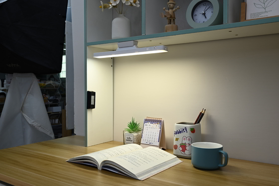 ปรับอุณหภูมิสี ปรับ LED Wall Desk Lamp สําหรับตกแต่งบ้าน