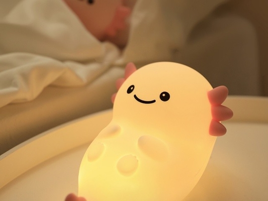 แหล่งแสง LED หลอดไฟกลางคืนน่ารัก ใช้เวลา 5h-40h และวัสดุซิลิโคน