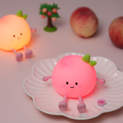 2024 สร้างสรรค์ใหม่ Peach Shape Night Lamp ซิลิโคนอ่อน 7 สีเปลี่ยนการดูแลตา ไฟกลางคืนสําหรับเด็ก ของขวัญ โต๊ะไฟ