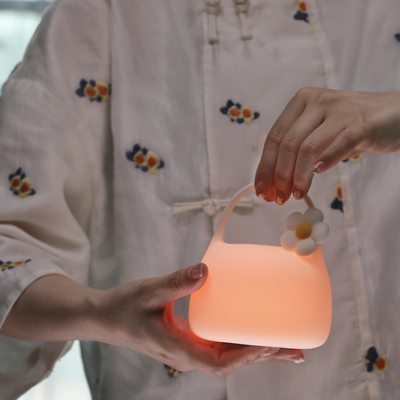 โลโก้ที่กําหนดเอง พกพา ปะทับการควบคุมสัมผัส LED ไฟกลางคืน ดีไซน์ใหม่ ของขวัญวันเกิด ห้องนอน สิลิโคน บรรยากาศ USB สามารถชาร์จใหม่