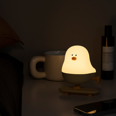 โมเดิร์น รีชาร์จได้ LED Skateboard ไก่กลางคืนหลอดไฟ ABS ห้องนอน Desktop Decor ด้วยการสัมผัสพลังงาน ของขวัญวันหยุดสําหรับผู้นอน
