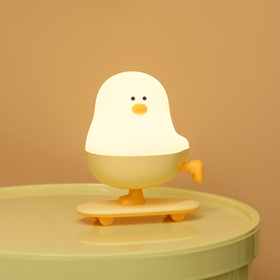 โมเดิร์น รีชาร์จได้ LED Skateboard ไก่กลางคืนหลอดไฟ ABS ห้องนอน Desktop Decor ด้วยการสัมผัสพลังงาน ของขวัญวันหยุดสําหรับผู้นอน