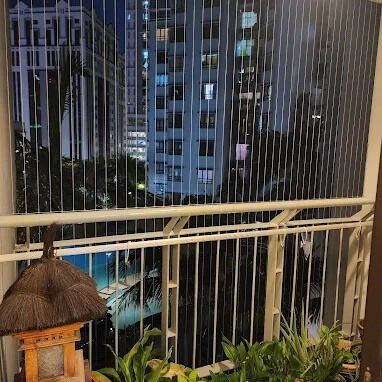 ระเบียงเหล็กดัดล่องหน ตาข่ายโปร่งใส ความปลอดภัย ความทนทาน อาคารสมัยใหม่