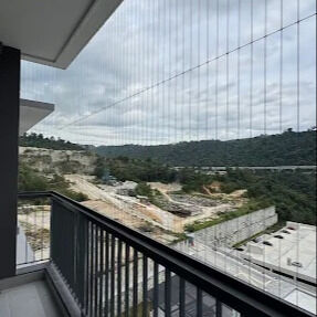 Balcony Invisible Grille โครงการแก้ไขความปลอดภัยด้วยเครือข่ายโปร่งใส ที่รวมกันความทนทานและความสวยงามสําหรับอาคารที่ทันสมัย