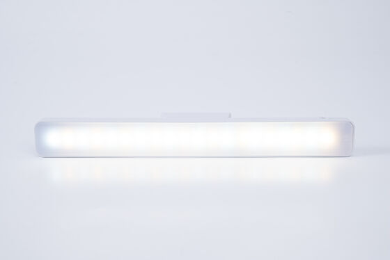 โคมไฟอ่านหนังสือแบบแม่เหล็กที่ได้รับการรับรอง CE FCC พร้อมฐานแม่เหล็กและมุมแสงที่ปรับได้ เหมาะสำหรับการอ่านเป็นเวลานาน