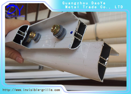 รางรถไฟอลูมิเนียมสีขาวเทา 1.5 มม. สำหรับเด็กตะแกรงมองไม่เห็น